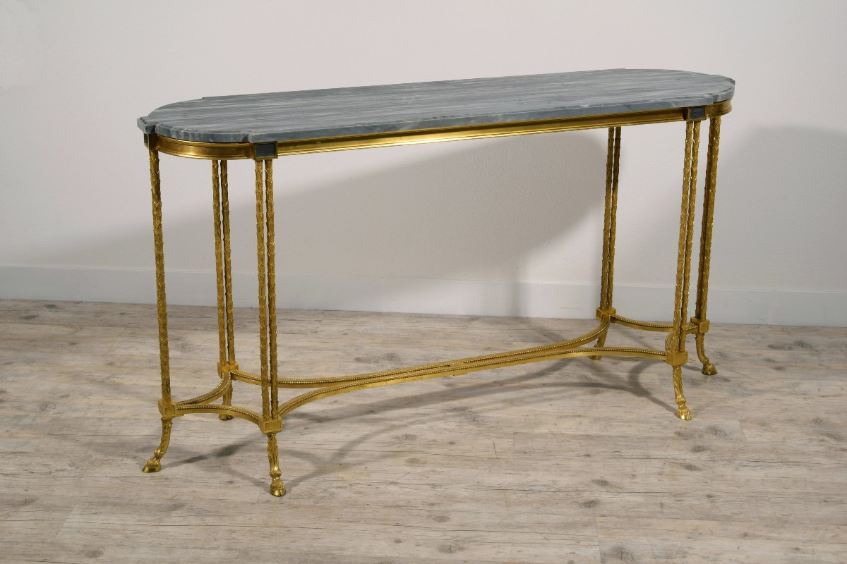 Tavolo consolle da centro in bronzo dorato e marmo bardiglio, Maison Bagues, Francia, XX secolo