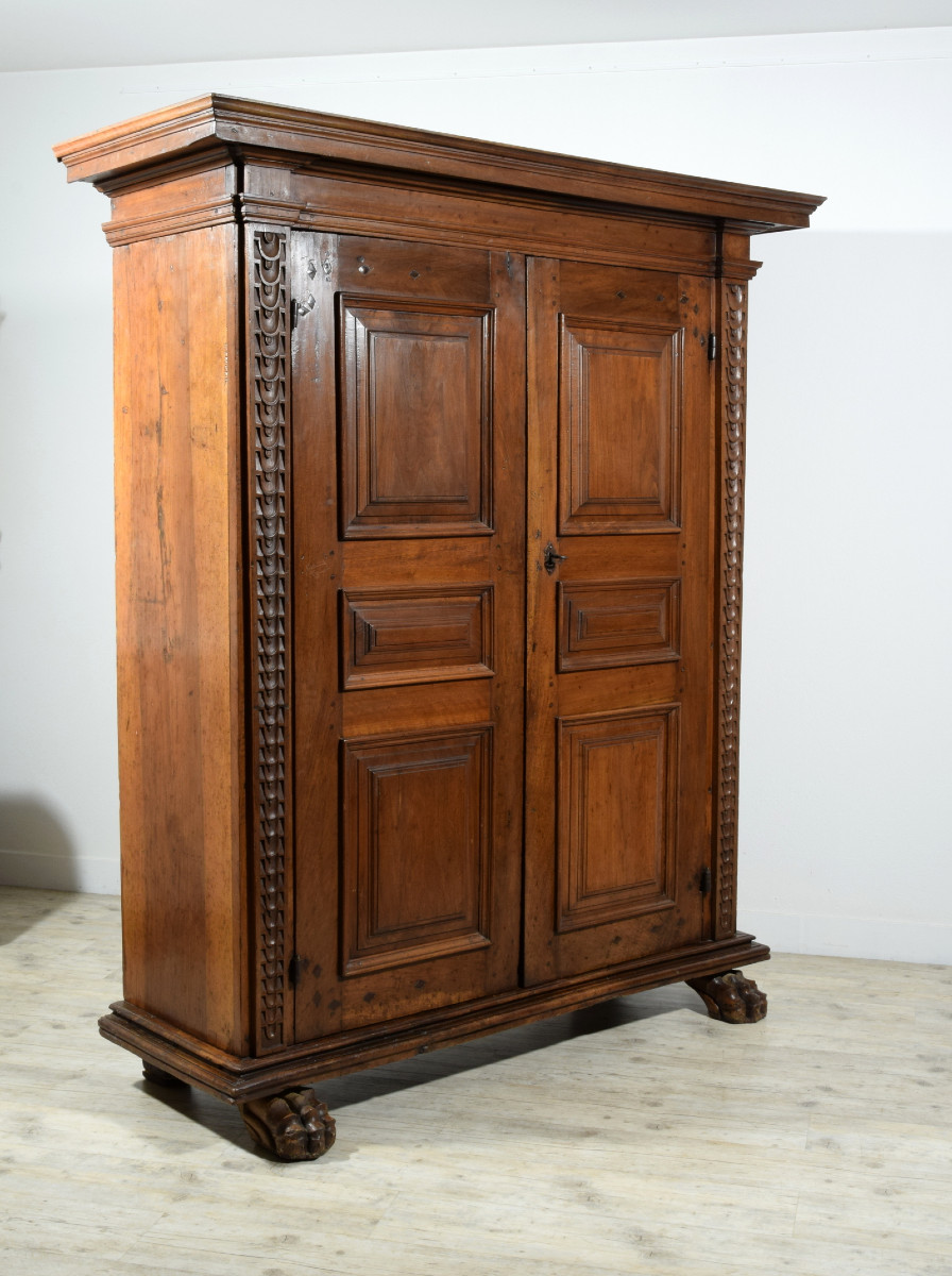 Armadio in legno di noce massello scolpito, Toscana, XVII secolo-photo-3