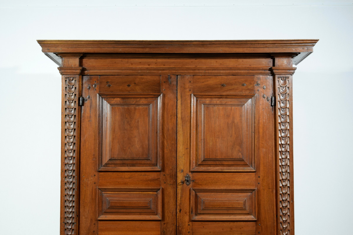 Armadio in legno di noce massello scolpito, Toscana, XVII secolo-photo-2