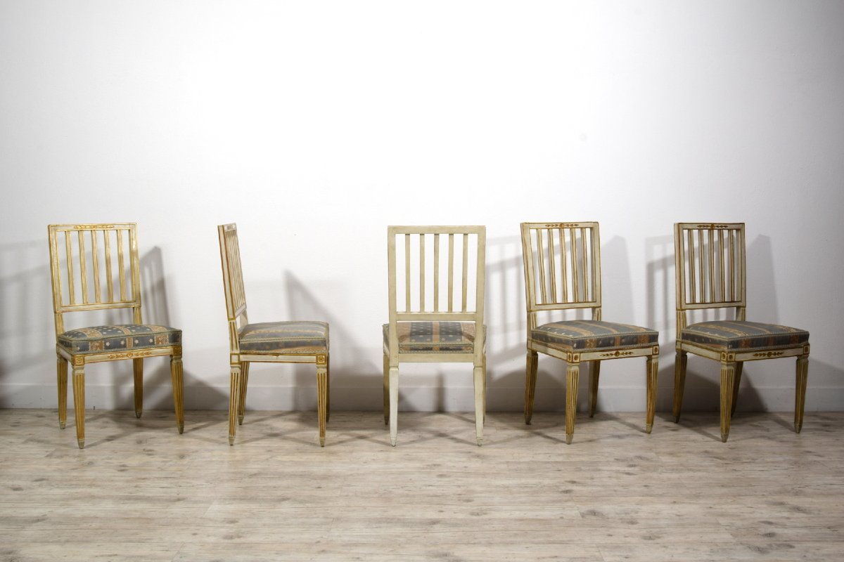 Serie di dieci sedie neoclassiche in legno laccato e dorato, Toscana, fine XVIII secolo-photo-5