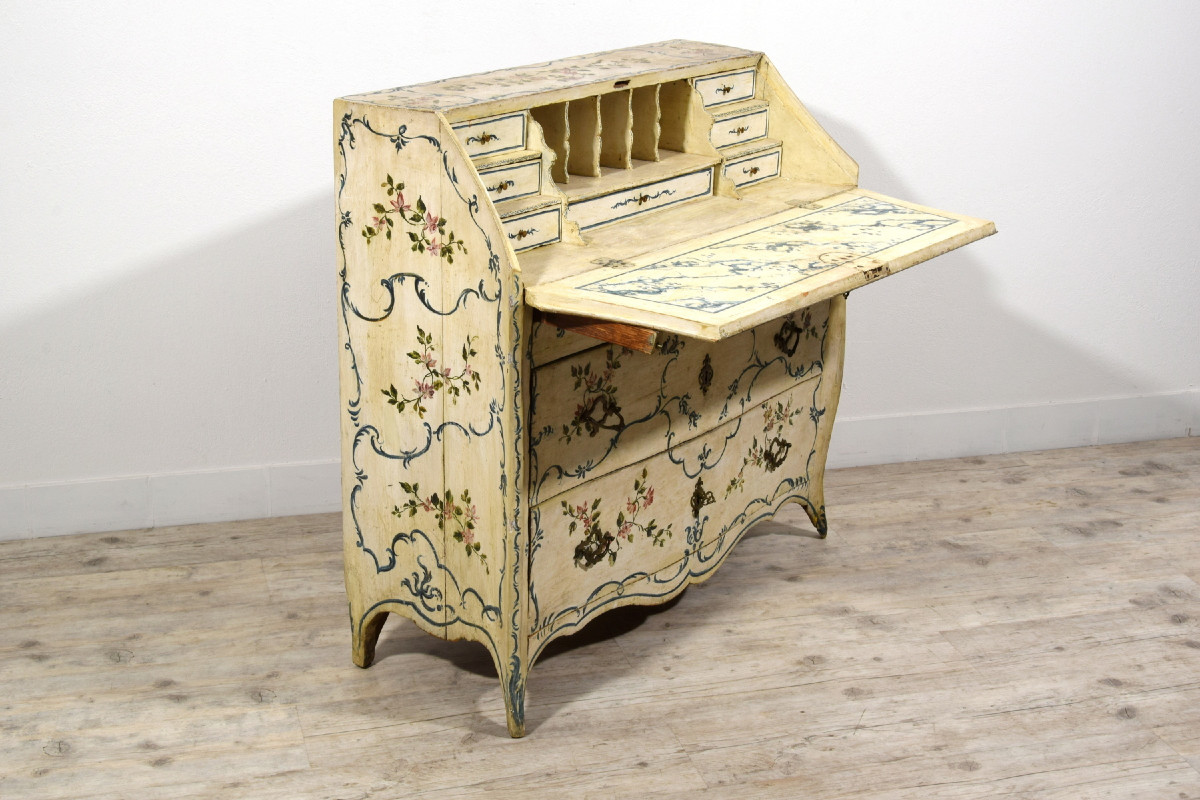 Cassettone con Ribalta Rococò in legno laccato, Genova, metà del XVIII Secolo-photo-4