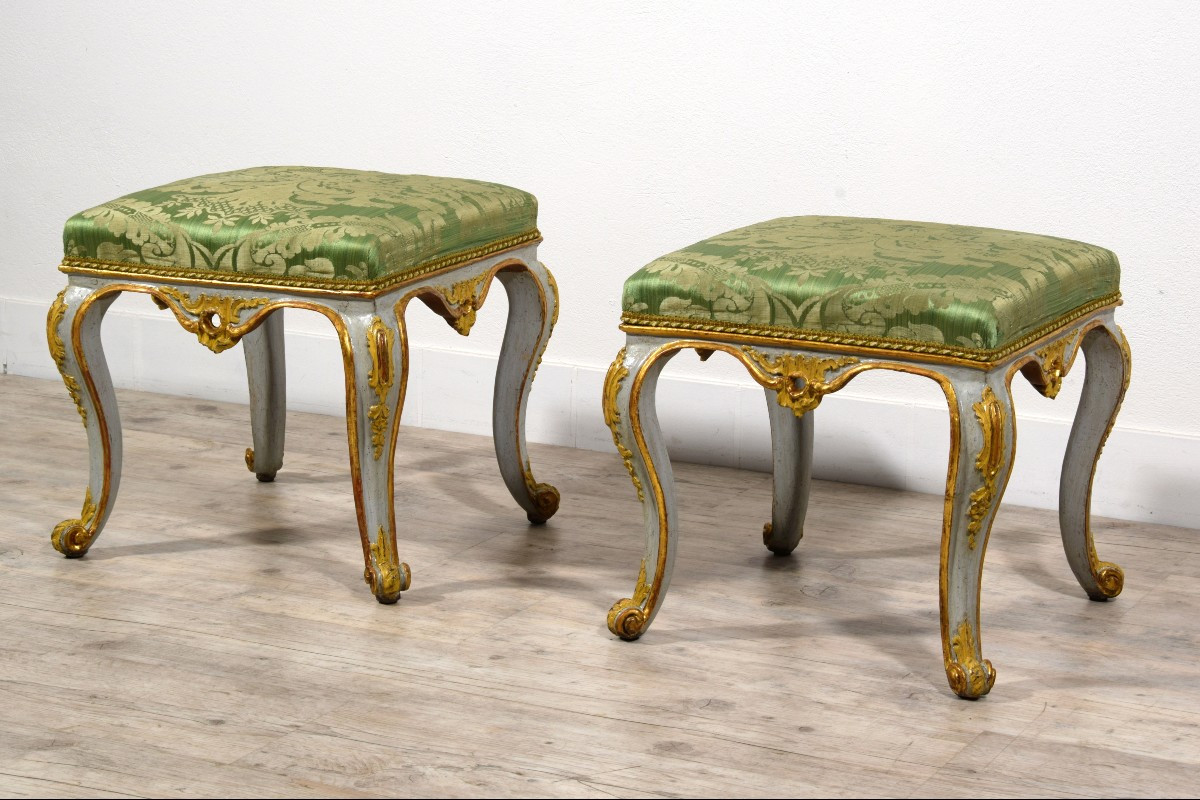 Coppia di sgabelli in legno laccato e dorato, Barocchetto, Torino, metà del XVIII secolo