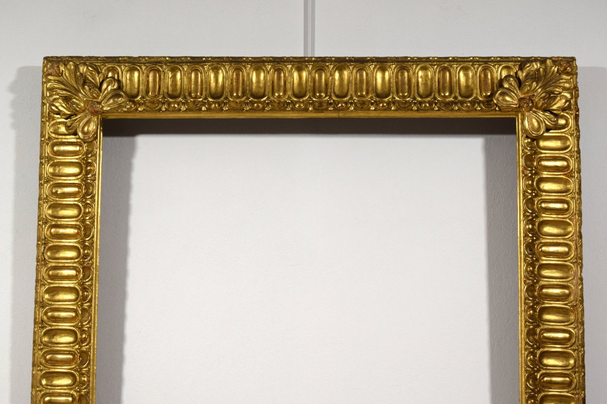 Coppia di importanti cornici in legno intagliato e dorato, Toscana, metà XVIII secolo-photo-3