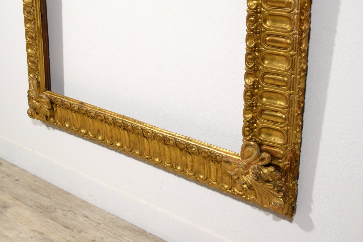 Coppia di importanti cornici in legno intagliato e dorato, Toscana, metà XVIII secolo-photo-8