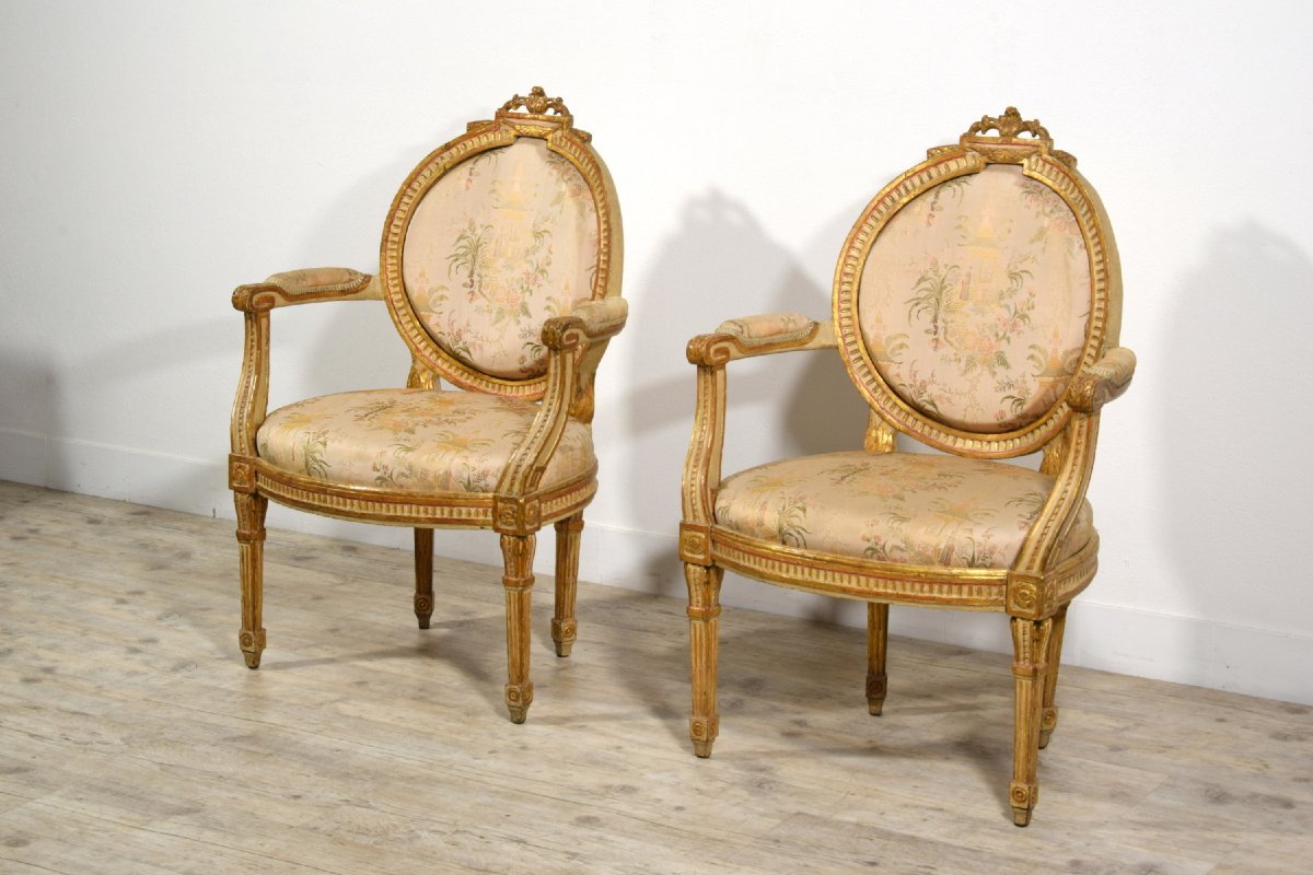 Coppia di poltrone neoclassiche, in legno intagliato laccato e dorato, Torino, fine XVIII secol-photo-2