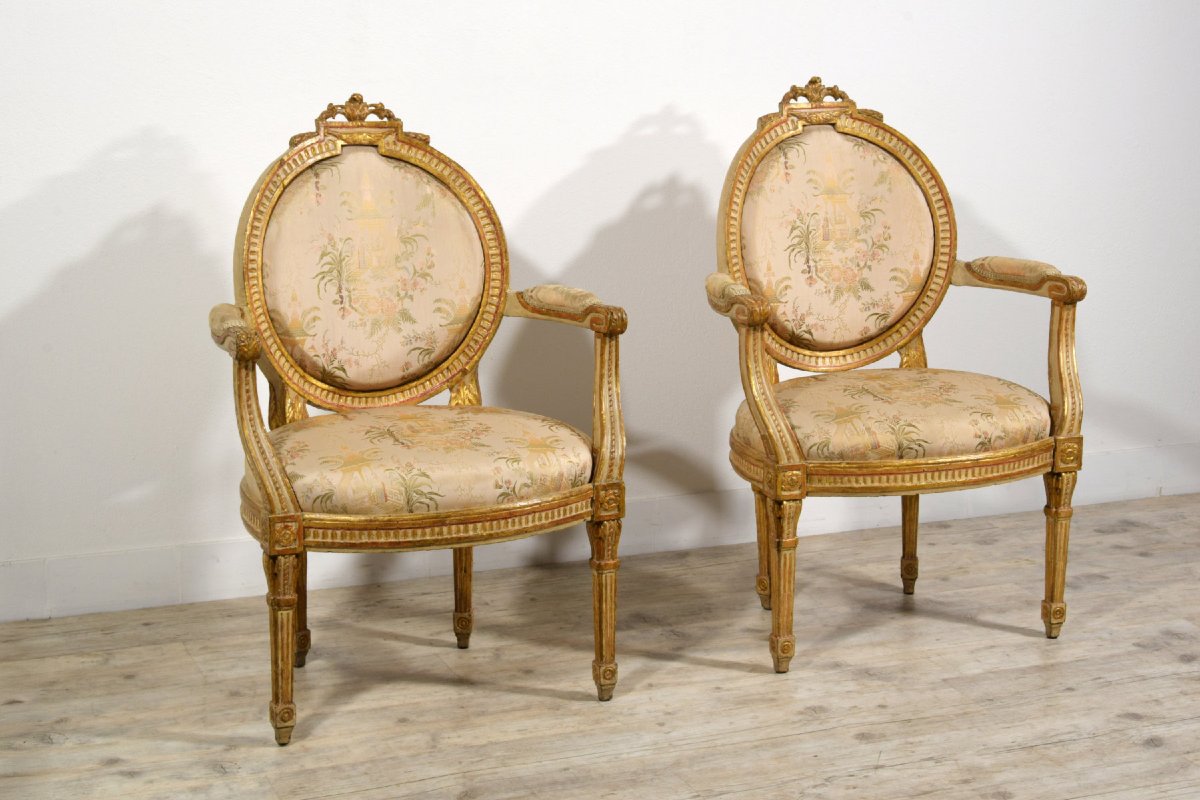 Coppia di poltrone neoclassiche, in legno intagliato laccato e dorato, Torino, fine XVIII secol-photo-4