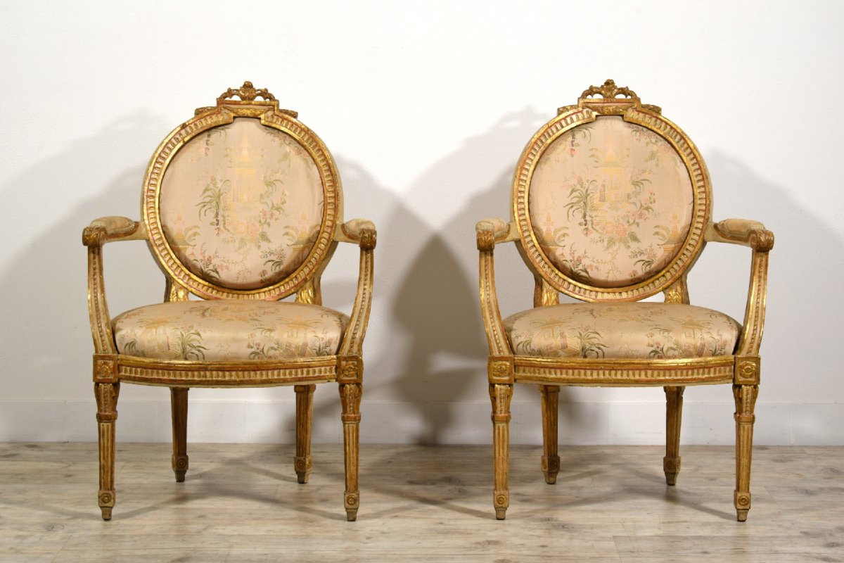 Coppia di poltrone neoclassiche, in legno intagliato laccato e dorato, Torino, fine XVIII secol-photo-2