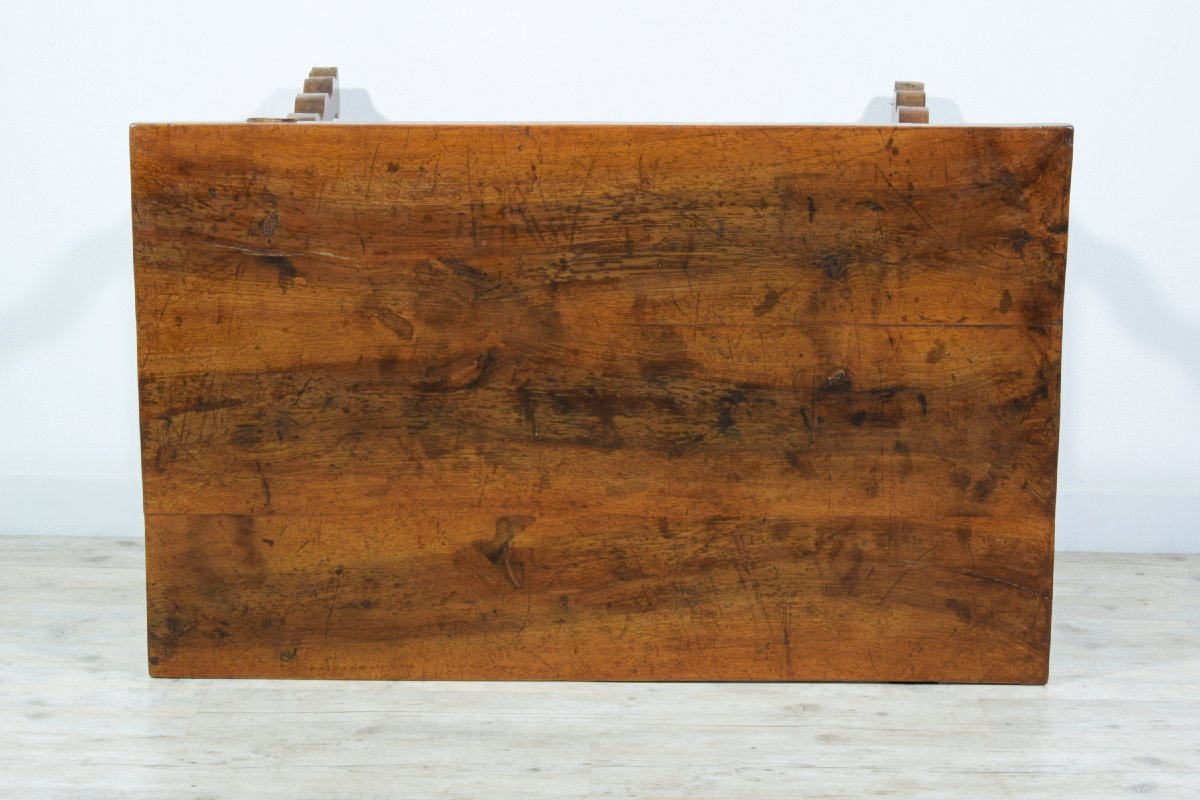 Tavolo fratino in legno massellodi noce scolpito, nord Italia, fine XVII secolo-photo-5