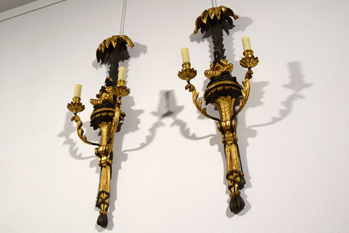Coppia di applique in legno intagliato, laccato e dorato, Toscana, primi anni del XX secolo-photo-3