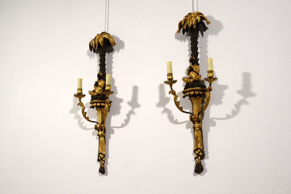 Coppia di applique in legno intagliato, laccato e dorato, Toscana, primi anni del XX secolo-photo-4