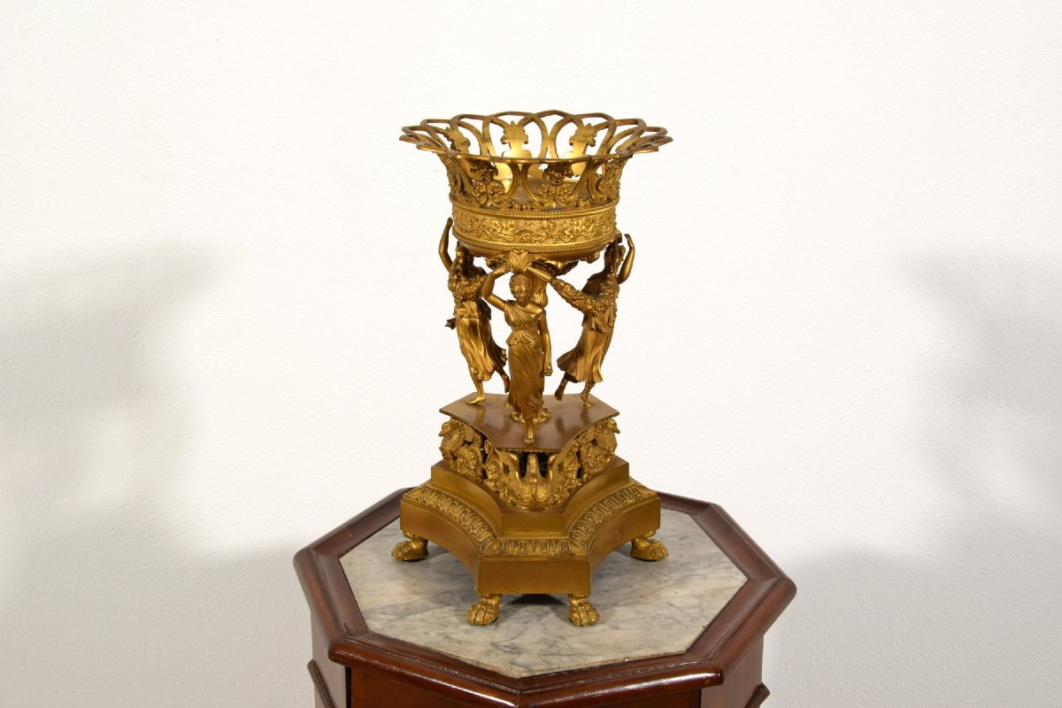 Alzata centrotavola in bronzo cesellato e dorato, Francia, Epoca Impero, inizio XIX secolo-photo-4