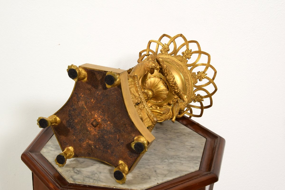 Alzata centrotavola in bronzo cesellato e dorato, Francia, Epoca Impero, inizio XIX secolo-photo-5