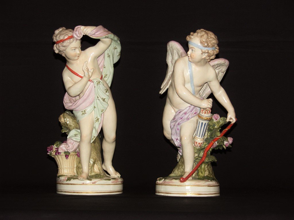Couple De Sculptures En Porcelaine Polychrome Représentant Amour Et Psyché, France XIXe Siècle