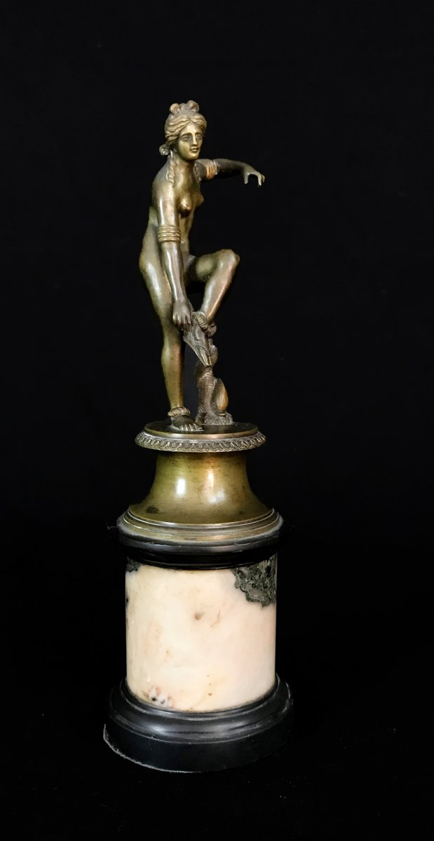 Sculpture En Bronze Représentant Vénus Qui Enlève Son Santal, Italie, Fin XVIII Siècle
