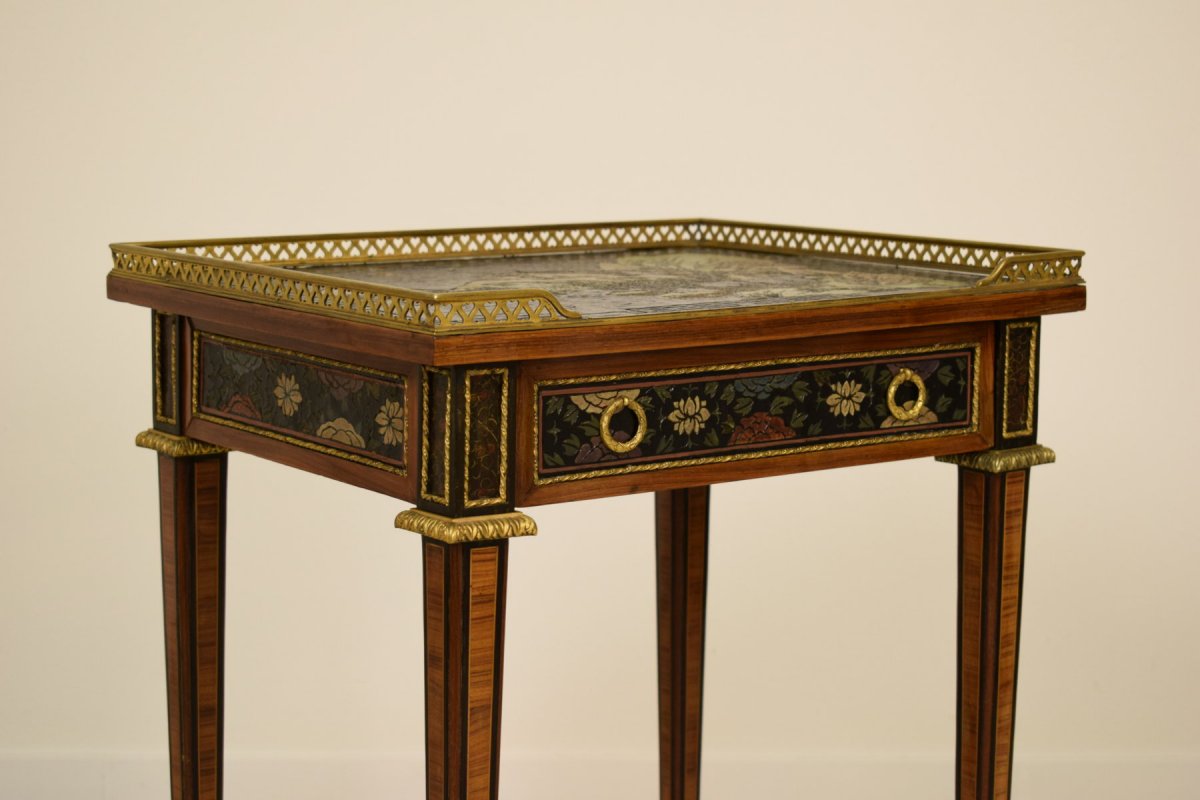 Elegante tavolino in legno, lacca a cineseria e applicazioni in bronzo dorato, Francia XIX secolo-photo-1