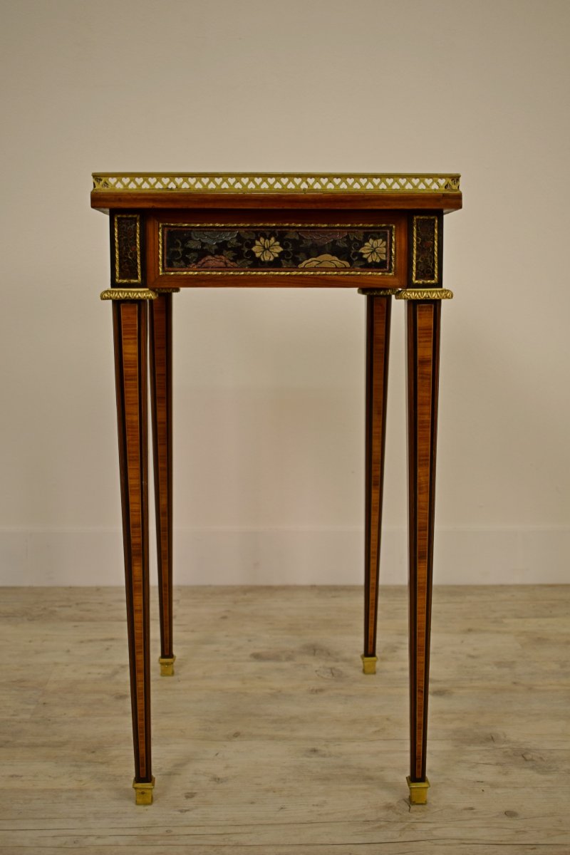 Elegante tavolino in legno, lacca a cineseria e applicazioni in bronzo dorato, Francia XIX secolo-photo-2