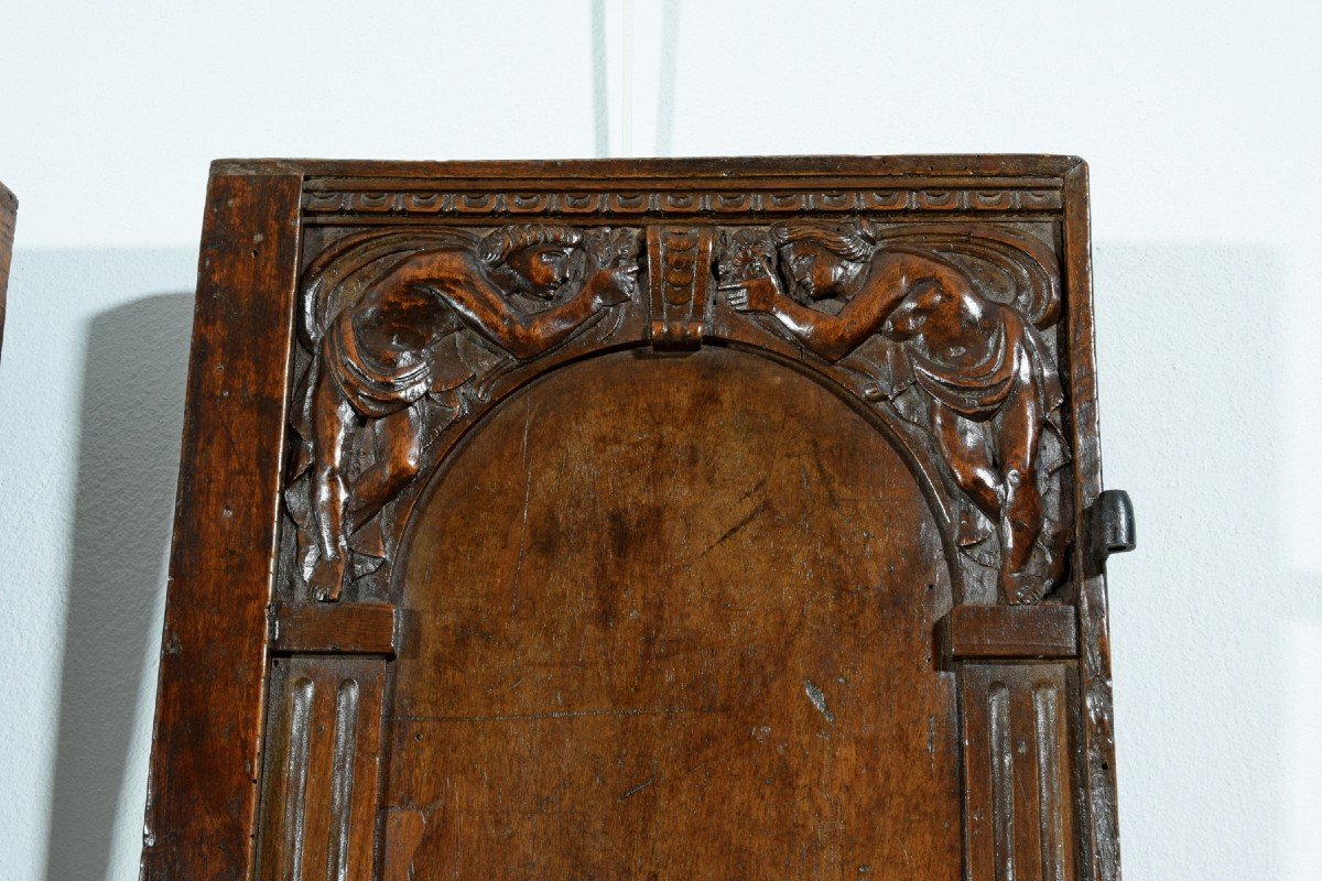 Coppia di piccole porte in legno di noce intagliato, XVI secolo, Italia centrale-photo-3