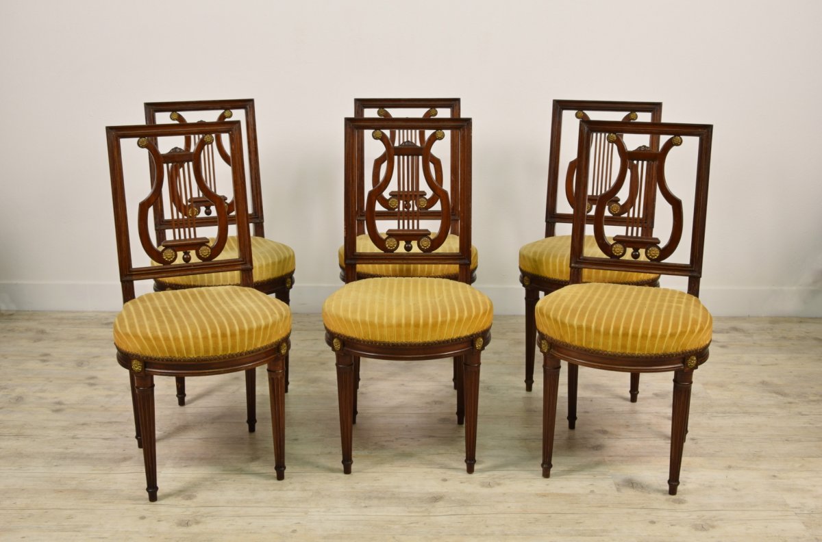 Six Chaises Et Deux Fauteuils En Bois, Style Louis XVI, France Fin XIX Siècle