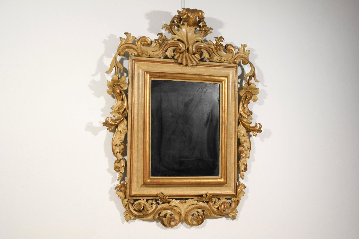 Grande specchiera laccata e dorata a motivi rocailles, Veneto, primi anni del XVIII secolo-photo-1