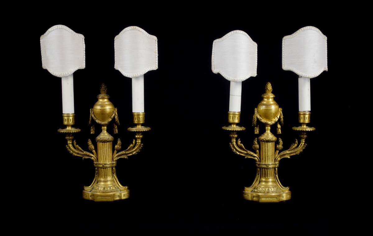 Paire De Lampes Bouillotte à Deux Lumières En Bronze Ciselé Et Doré, France XIXe Siècle