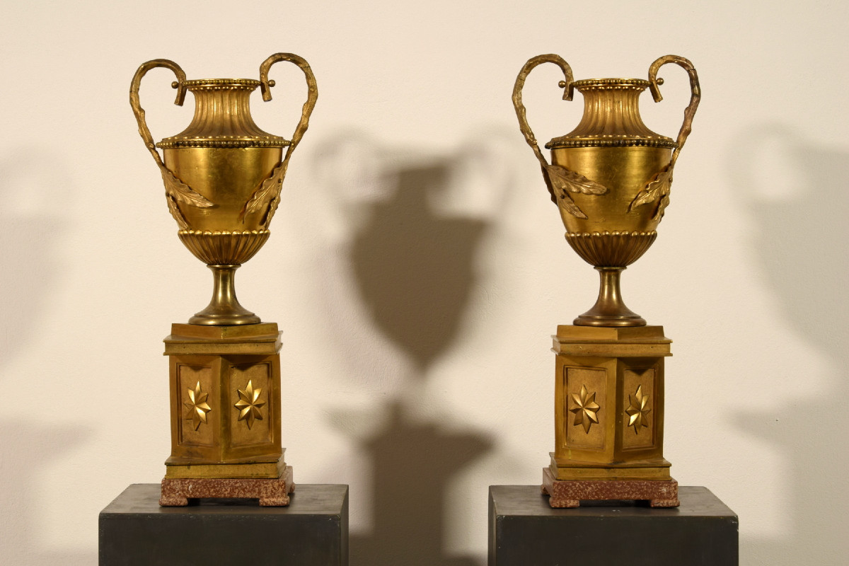 Coppia di grandi vasi Neoclassici in bronzo dorato, Italia XIX secolo-photo-2