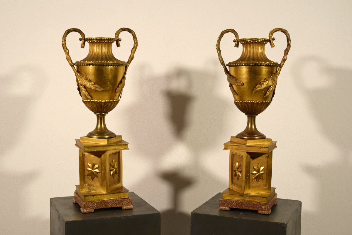 Coppia di grandi vasi Neoclassici in bronzo dorato, Italia XIX secolo-photo-3