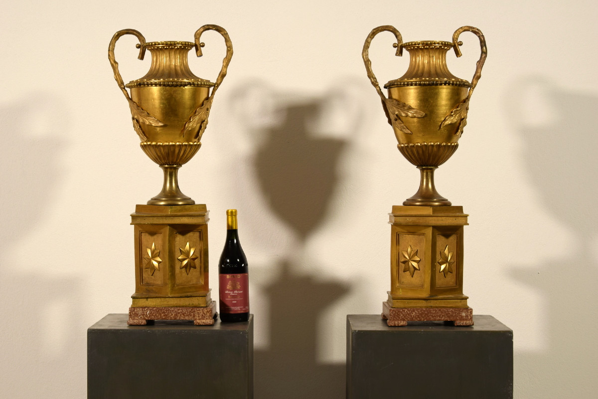 Coppia di grandi vasi Neoclassici in bronzo dorato, Italia XIX secolo-photo-1