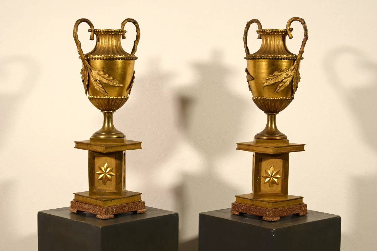 Coppia di grandi vasi Neoclassici in bronzo dorato, Italia XIX secolo-photo-2