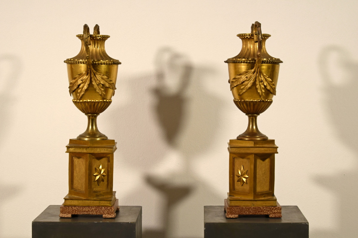 Coppia di grandi vasi Neoclassici in bronzo dorato, Italia XIX secolo-photo-3