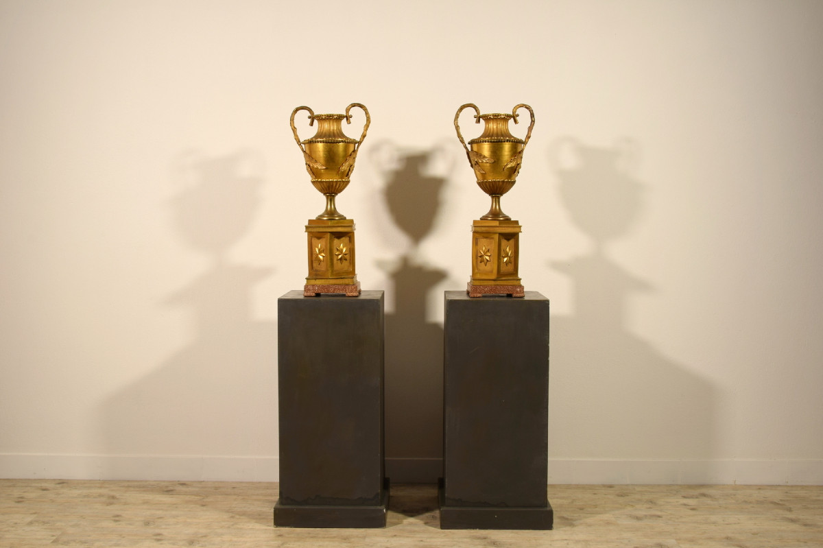 Coppia di grandi vasi Neoclassici in bronzo dorato, Italia XIX secolo-photo-4