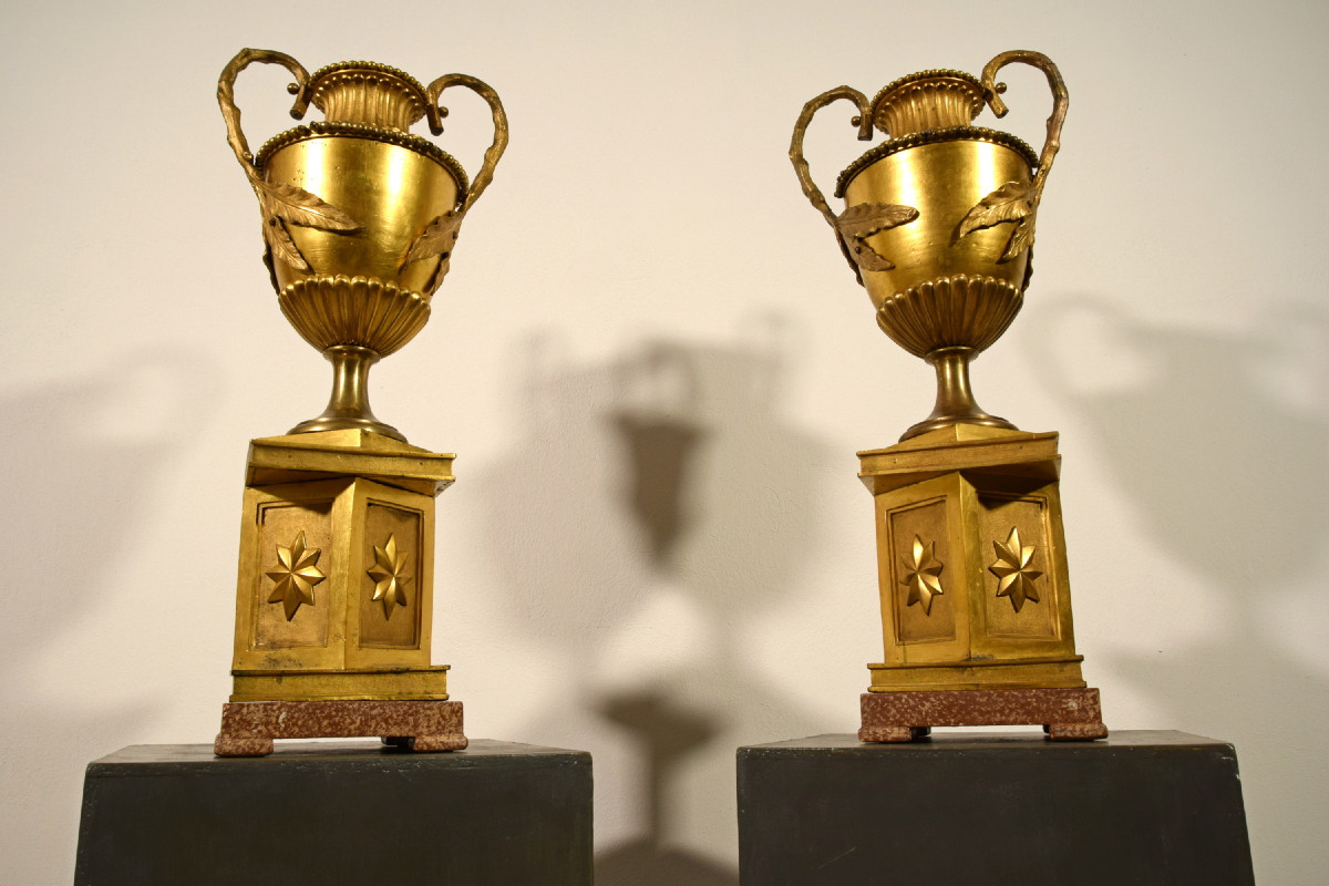 Coppia di grandi vasi Neoclassici in bronzo dorato, Italia XIX secolo-photo-5