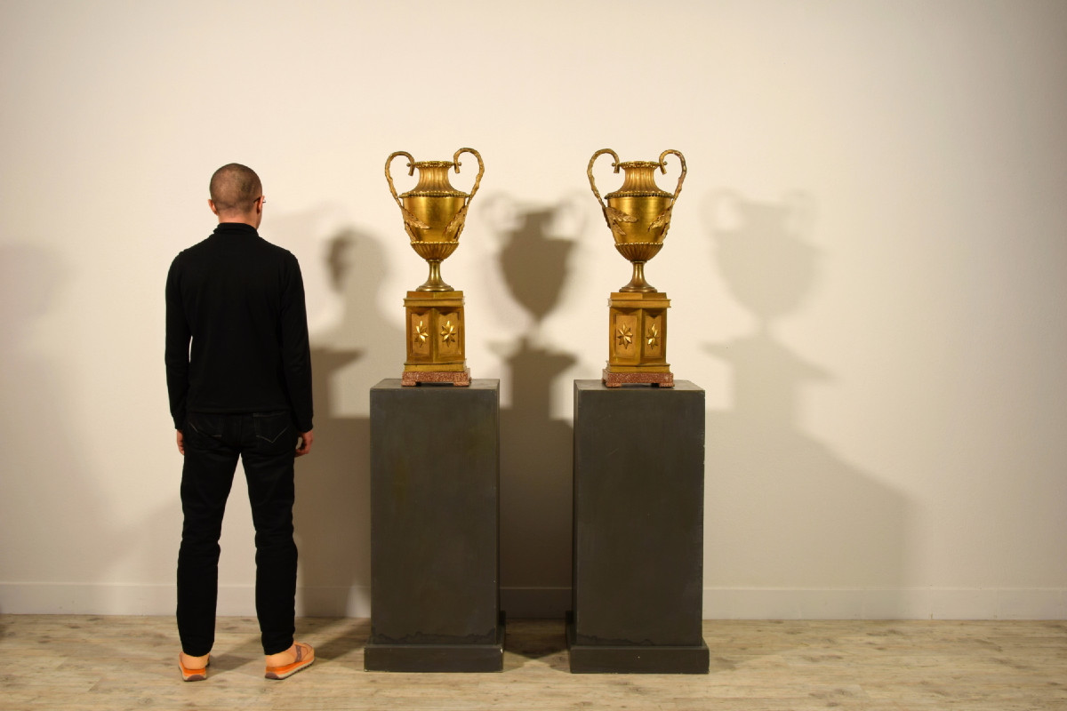 Coppia di grandi vasi Neoclassici in bronzo dorato, Italia XIX secolo-photo-6