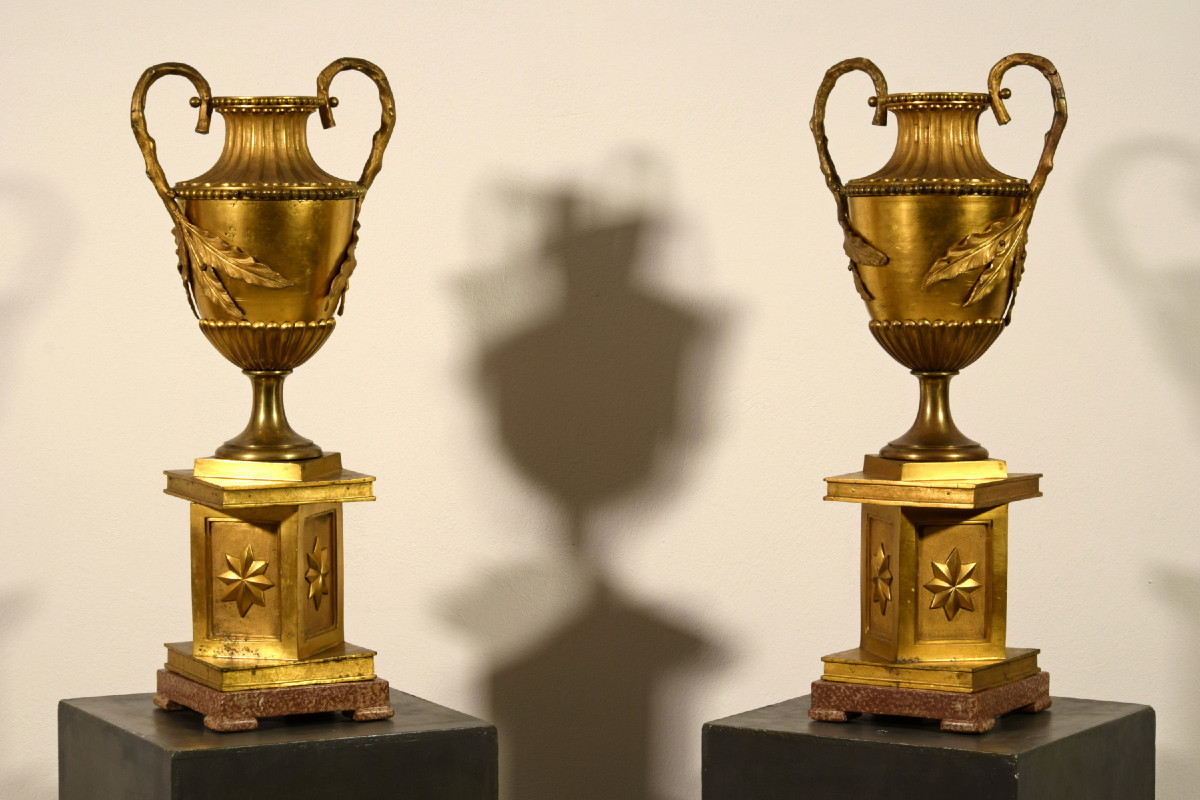 Coppia di grandi vasi Neoclassici in bronzo dorato, Italia XIX secolo-photo-7