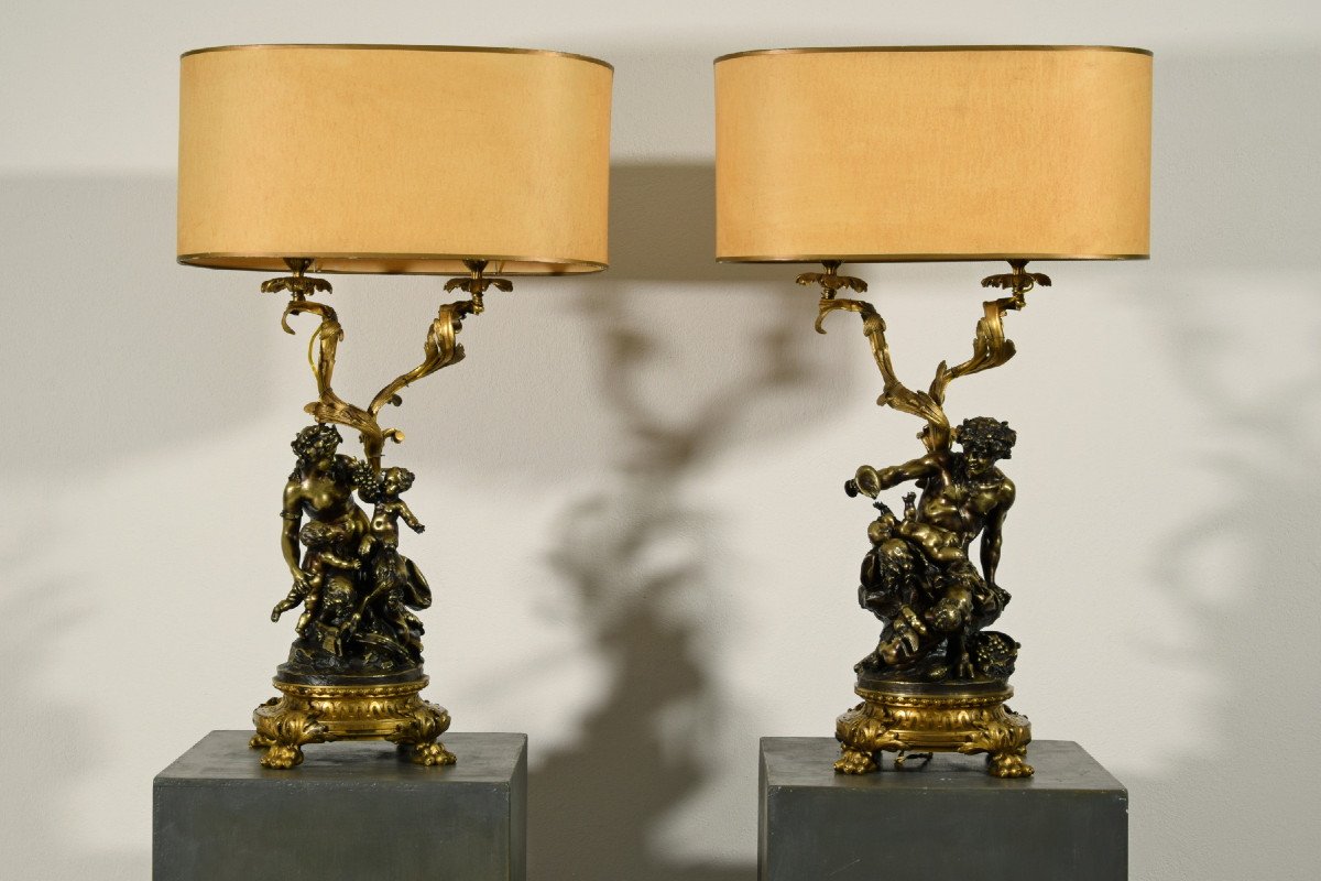 Coppia di candelieri in bronzo dorato e patinato raffiguranti baccanale di satiri, montati a lampada. Francia XIX secolo-photo-4