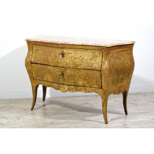 Cassettone barocco in legno intagliato e dorato, Sicilia, metà XVIII secolo