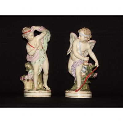 Couple De Sculptures En Porcelaine Polychrome Représentant Amour Et Psyché, France XIXe Siècle