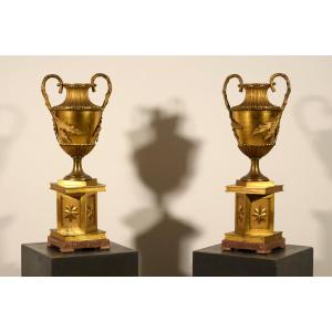 Coppia di grandi vasi Neoclassici in bronzo dorato, Italia XIX secolo