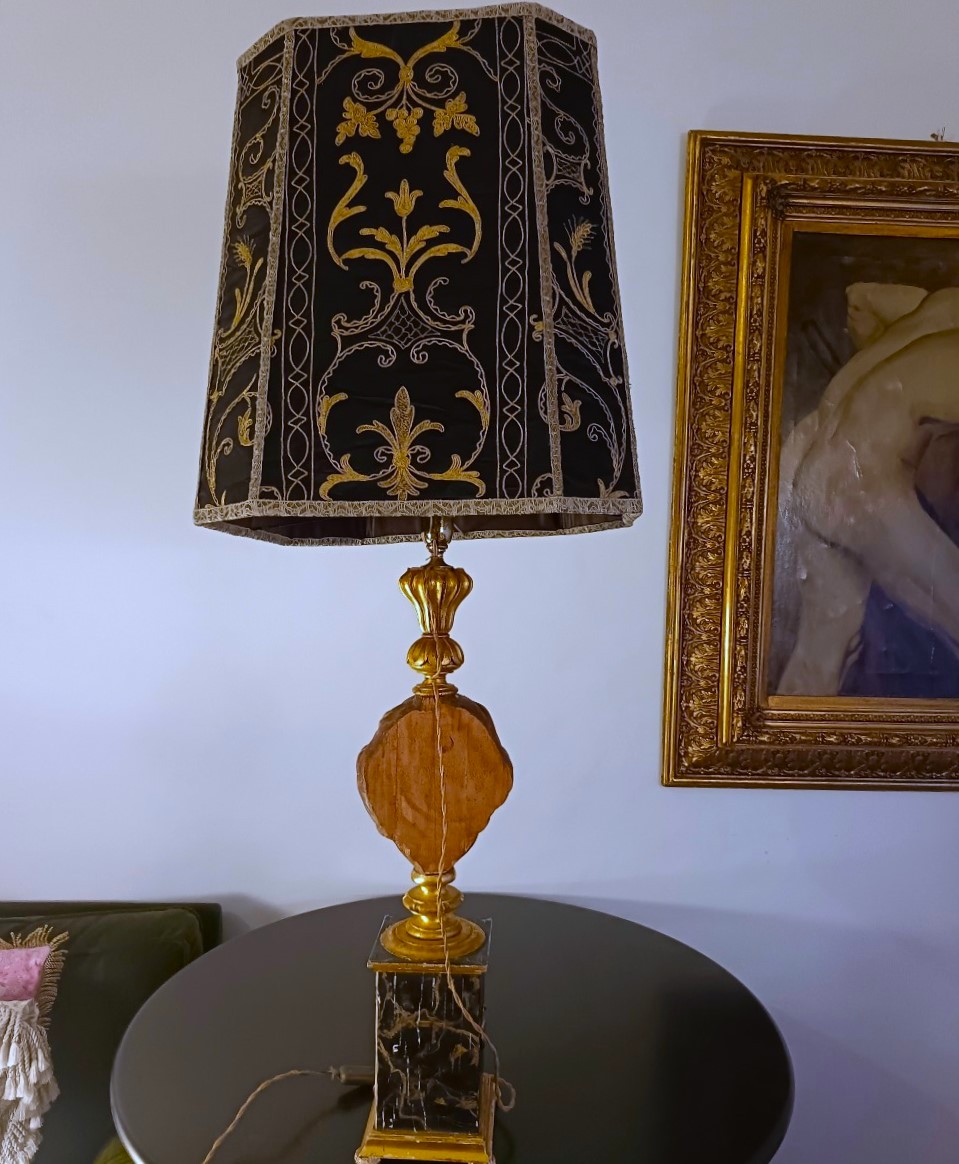 Lampada da tavolo in legno scolpito con base dipinta a marmo – XVIII secolo-photo-4