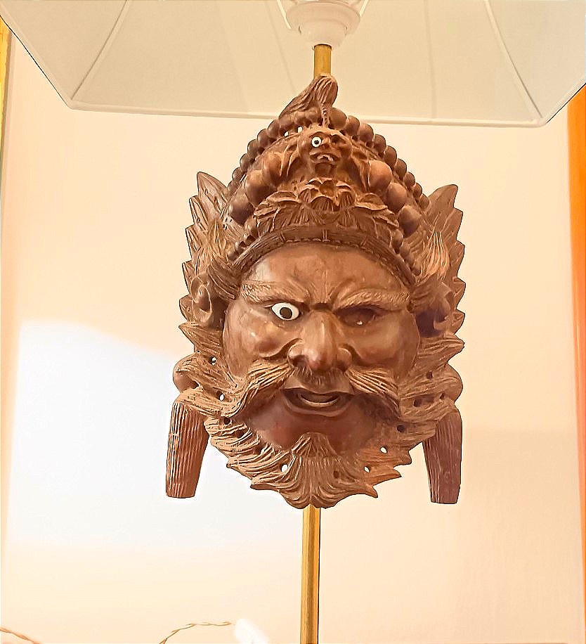 Tre lampade da tavolo con maschere Balinesi in legno XIX secolo-photo-3