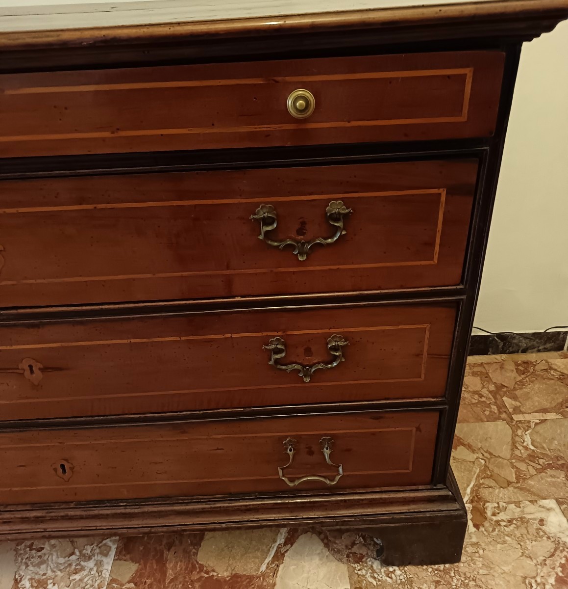 Cassettone Emiliano del 1700 a 4 cassetti in noce biondo lastronato-photo-3