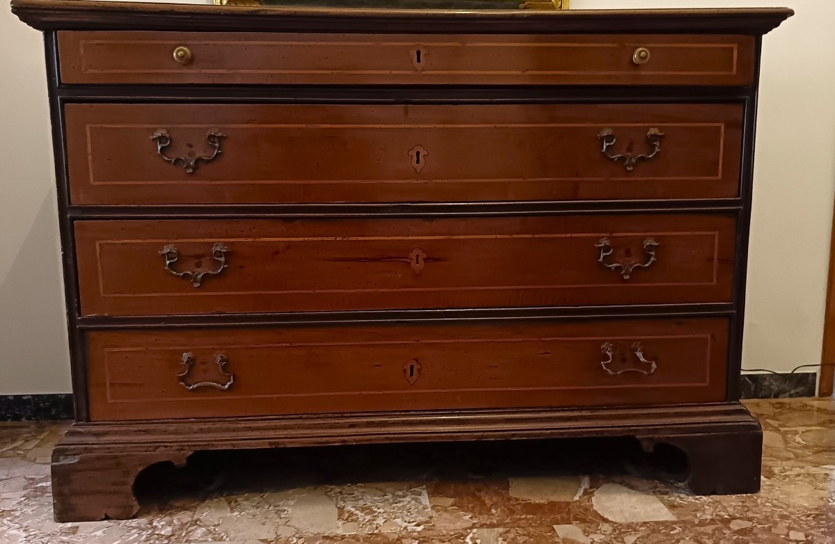 Cassettone Emiliano del 1700 a 4 cassetti in noce biondo lastronato-photo-1