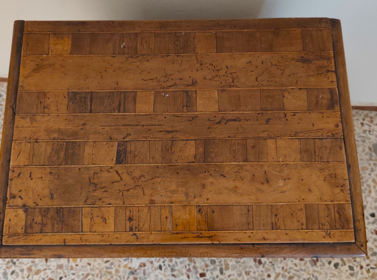 Raro mobiletto a tre cassetti in noce del 700 Bolognese-photo-2