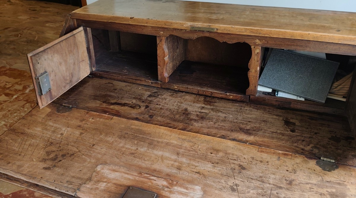 Scrittoio in legno di noce biondo con ribalta del 700 Bologna-photo-1