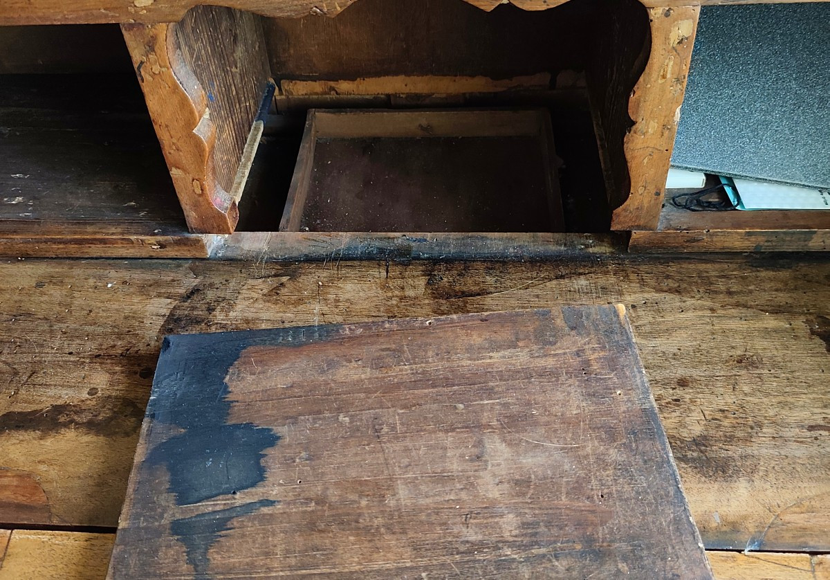 Scrittoio in legno di noce biondo con ribalta del 700 Bologna-photo-2