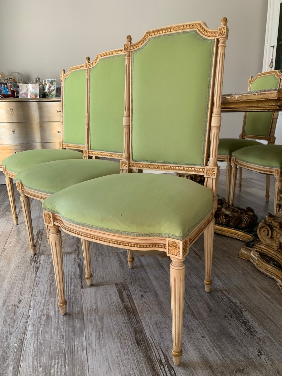 Tavolo fine 800 con piano in marmo e capitelli dorati e sei sedie-photo-4