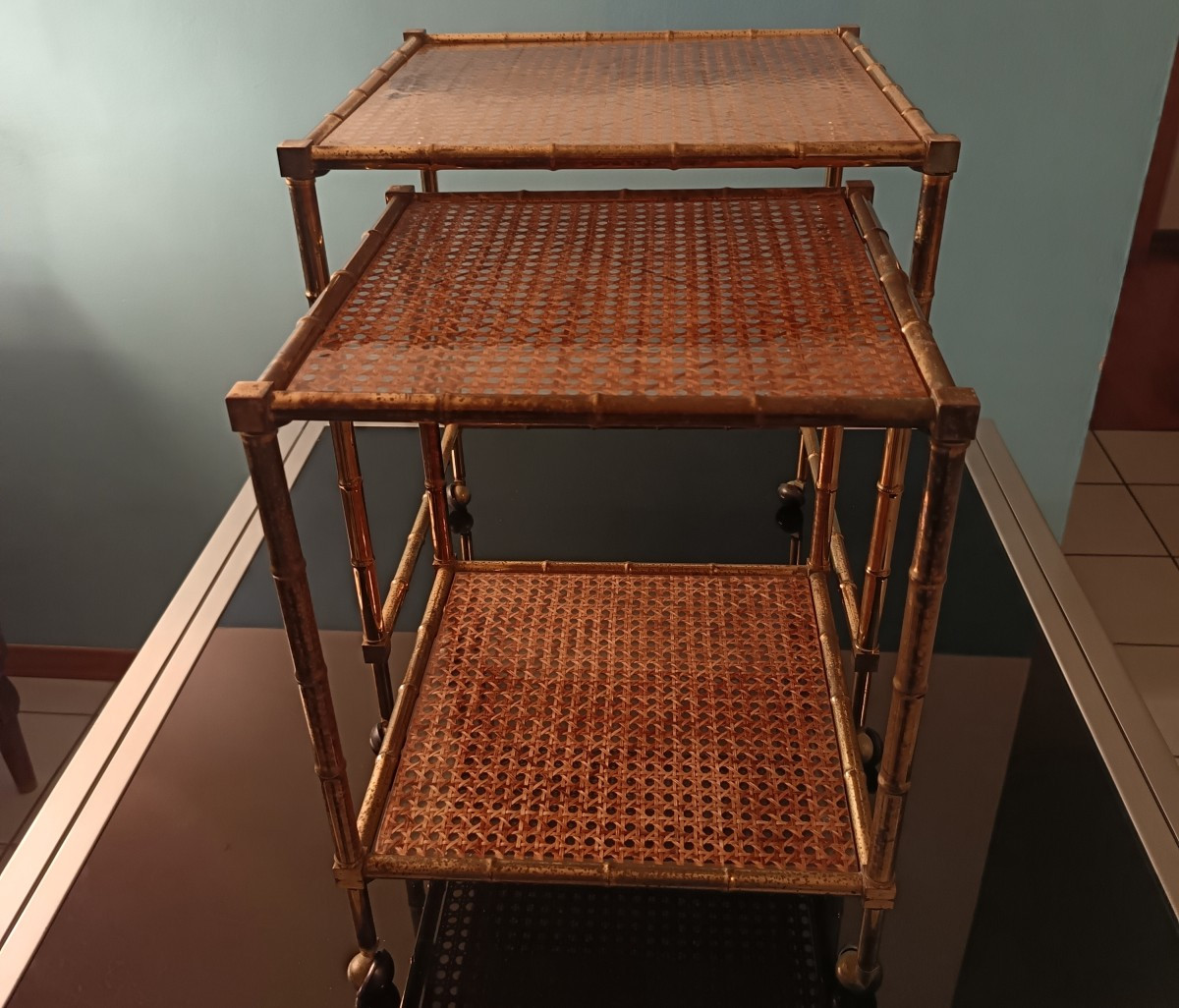 Coppia di tavolini ad incastro in ottone lavorato a bamboo Christian Dior anni 80-photo-5