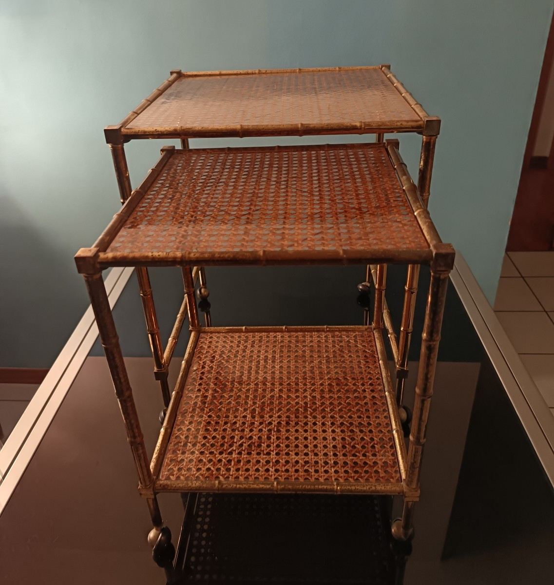 Coppia di tavolini ad incastro in ottone lavorato a bamboo Christian Dior anni 80