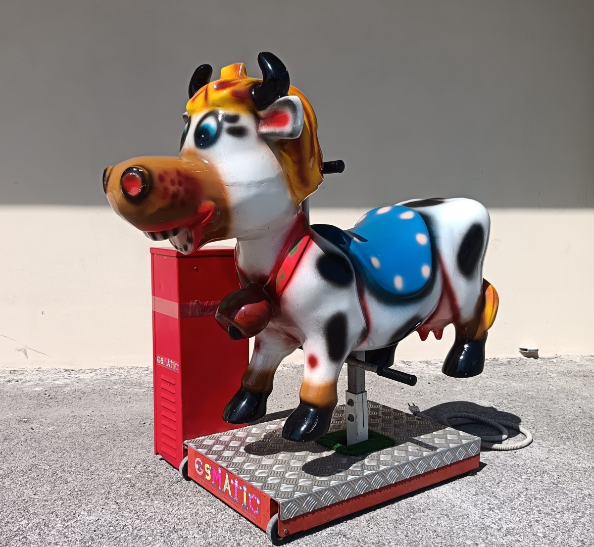 Giostra meccanica del 1980 elettrica la mucca