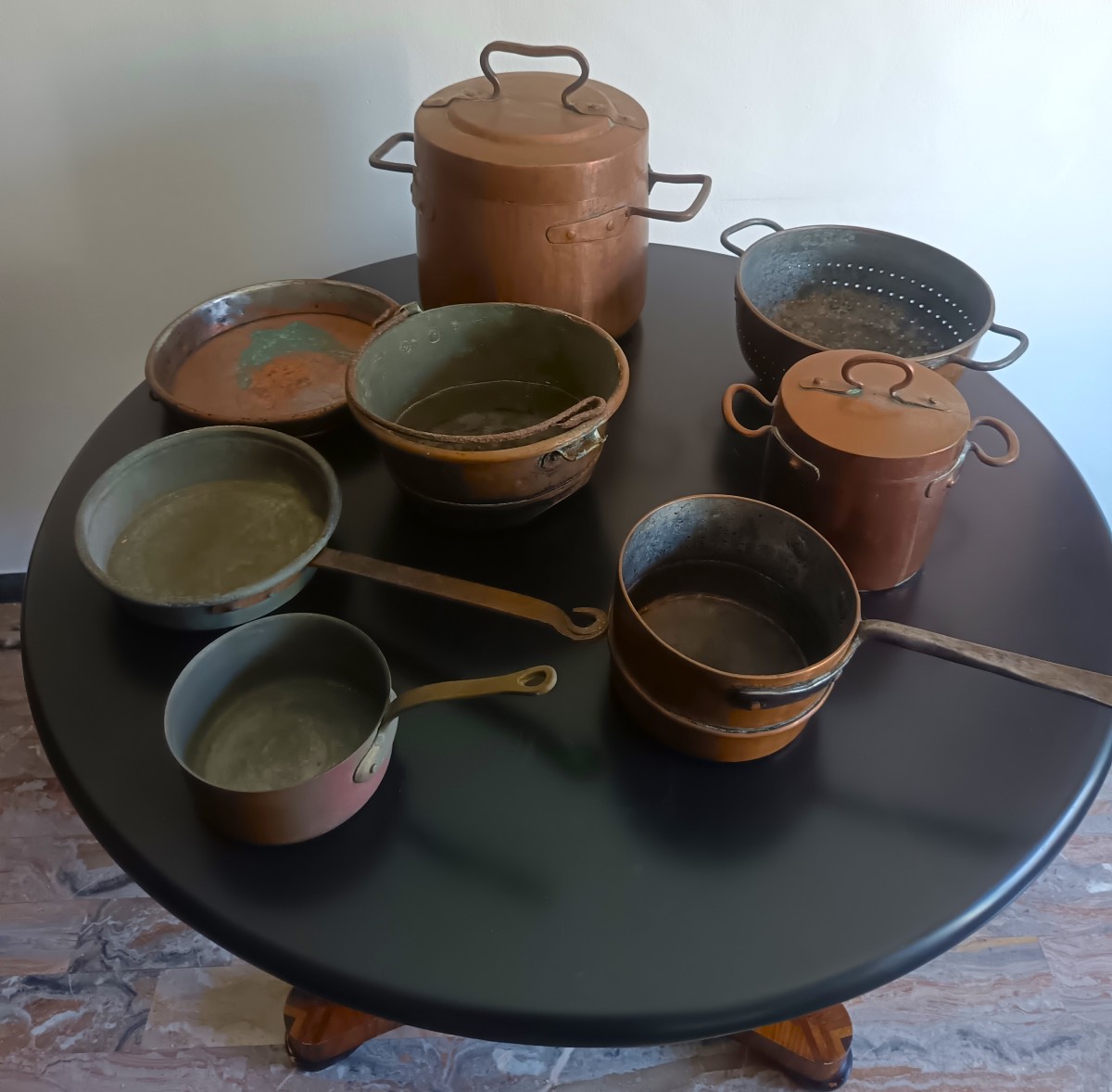 Set di 8 casseruole da cucina in rame del 700