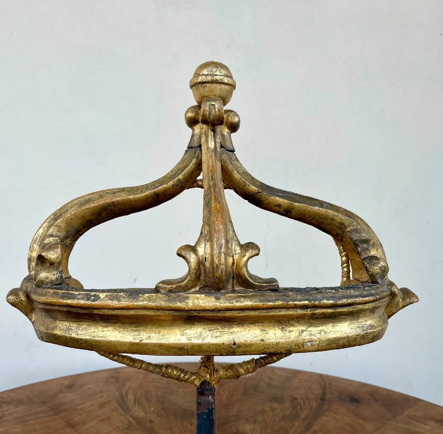 Corona in legno oro zecchino per letto del 700